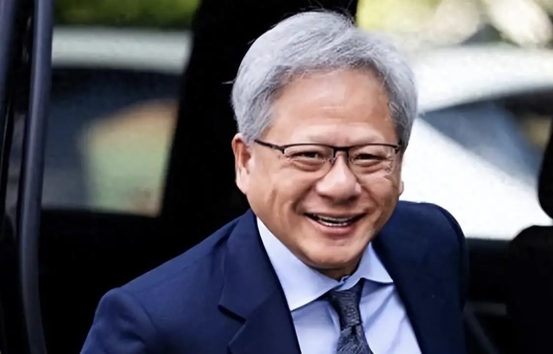 黄仁勋最新发声：希望特朗普政府修改与美国出口AI技术相关法规