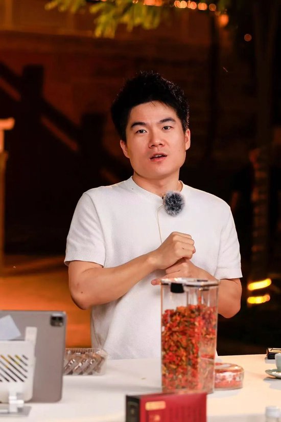 董宇辉:商业的终点是人心 价值比价格更动人